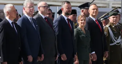 Prezydent wręczył 21 oficerom nominacje na stopnie generalskie i admiralskie